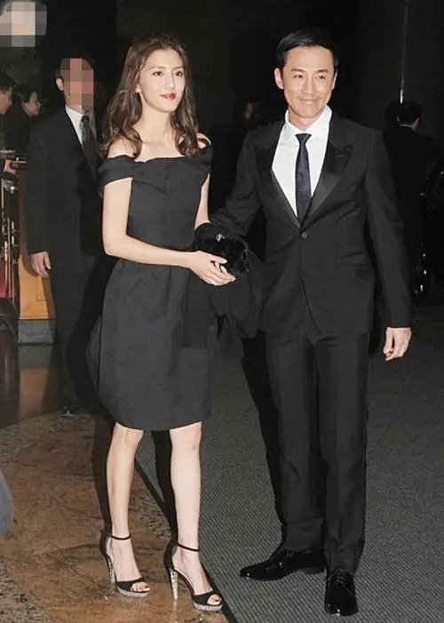 吴千语、施伯雄低调约会,男方安静地坐旁边,他们是如何相识的?