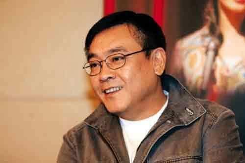 尔冬升表面与老婆丁克18年其实与小三有了娃是真的吗？