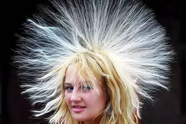 为何冬天产生的静电多？