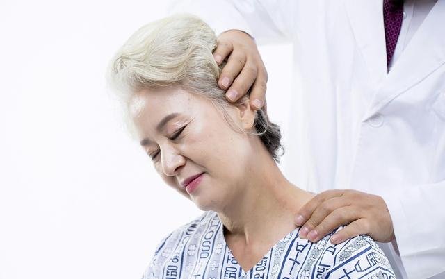 颈椎压迫神经的症状是什么呢?