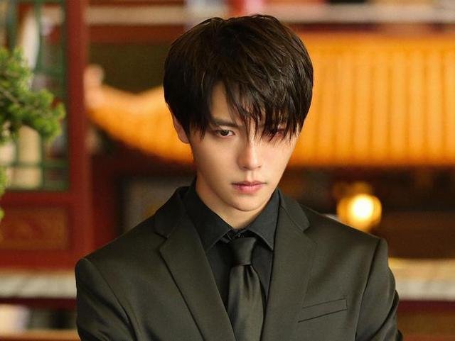 盗墓笔记：小哥和张大佛爷，两者有什么关系？