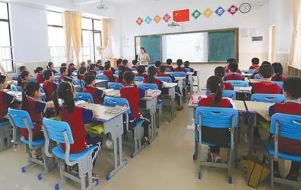 九年义务教育收费标准是多少学费一年呢???