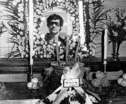 李小龙下葬时扶灵的6人，他们的真实身份是什么？