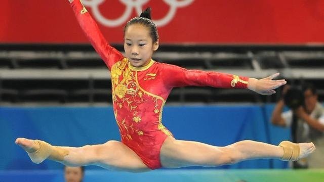 中国体操界的小精灵邓琳琳，因身高无人敢追，现状如何？