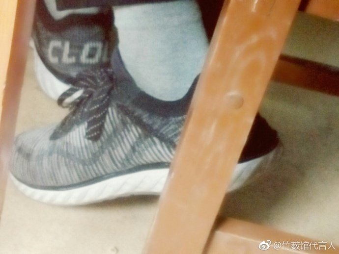 谁有向他一样帅气的白袜男孩(12到15岁的）