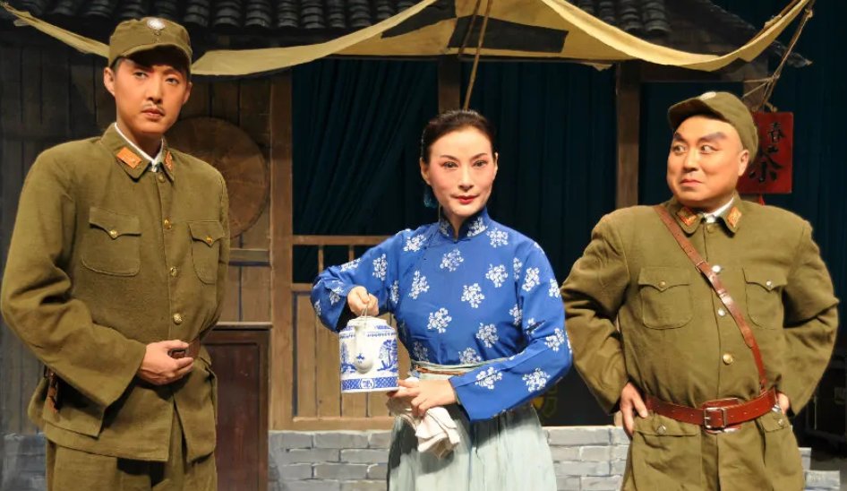 京剧《沙家浜智斗》原唱是谁？