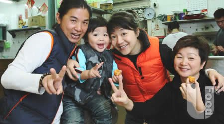 有谁知道：香港90年代男歌手黄奕的资料啊，是一个小帅哥！不是那个什么还珠格格小燕子那个黄奕