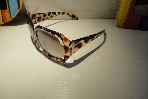 天然水晶老花镜有什么好处?如何辨别真假?