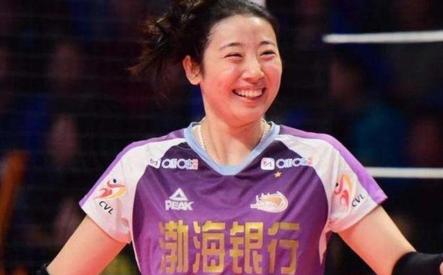中国女排二传姚迪,为什么被球迷亲切地称为“胖迪”?是因为她胖吗?