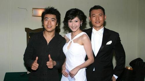 与冯小刚深夜共度8小时，歌手陈红为其花千万，沈星近况如何？