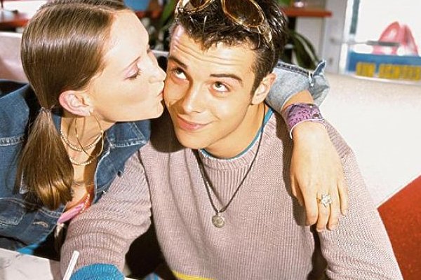 为什么会有男追女隔座山女追男隔层纱这种说法?