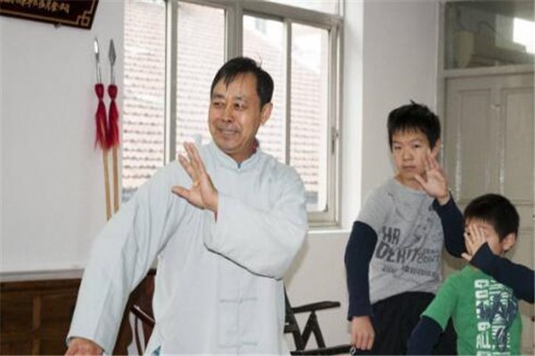 方世玉是怎么死的？被五枚师太打死的？