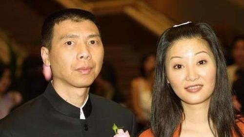 与冯小刚深夜共度8小时，歌手陈红为其花千万，沈星近况如何？