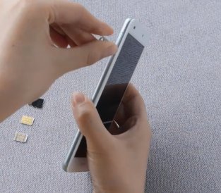 新华为手机怎样安装电话卡，谢谢！