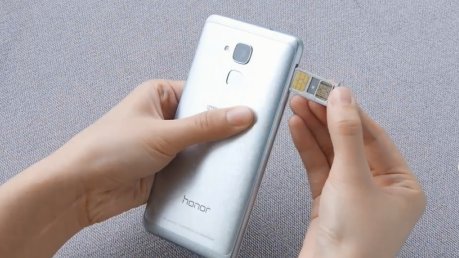 新华为手机怎样安装电话卡，谢谢！