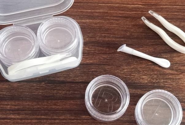 隐形眼镜和美瞳哪一个伤害更大？为什么？