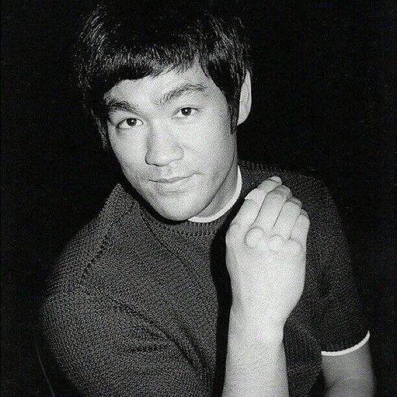 李小龙是怎么死在丁佩床上的？