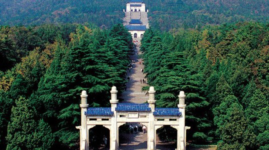 求南京三天旅游攻略 详细点的?（包括住宿）