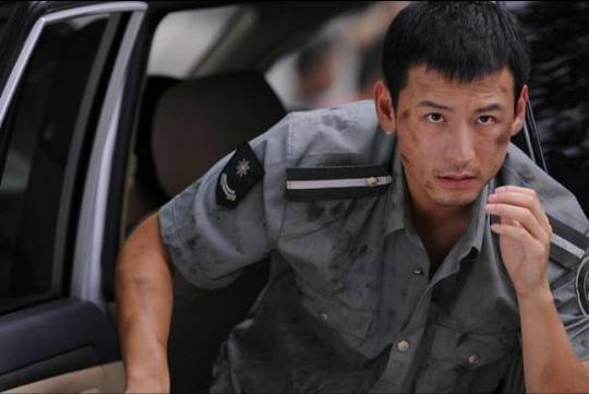 正在上演何铁红扮演的毒品老大的电视剧叫什么？