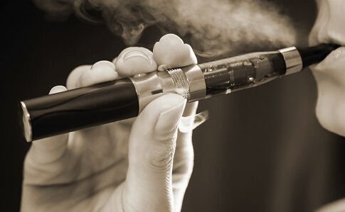 电子烟和真烟，哪个伤害大？