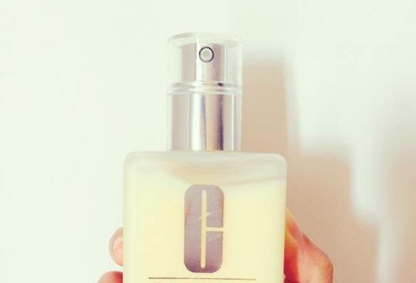 倩碧的黄油无油和有油什么区别？