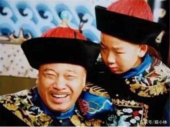 他是张国立的干儿子，30岁已丑到无人认识，是最惨童星吗？