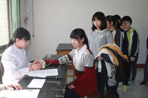 高考体检脱衣服吗，高考体检过的人说