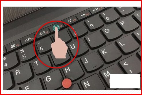 电脑开机出现输入信号超出范围推荐调整为1600*900@60Hz的情况，开机进入安全模式就没有调整分辨率和刷新率