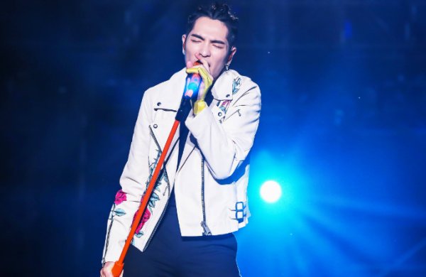 求适合踩气球、传呼啦圈这类游戏的背景音乐 急急急！！！