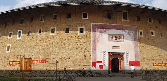 漳州南靖土楼和永定土楼哪个比较好玩啊？