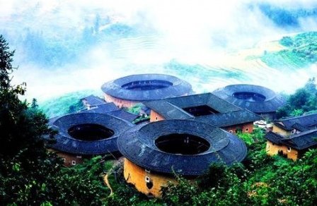 漳州南靖土楼和永定土楼哪个比较好玩啊？