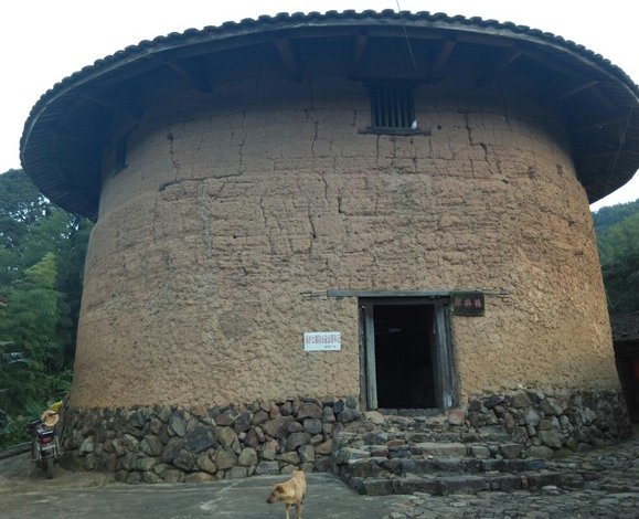 漳州南靖土楼和永定土楼哪个比较好玩啊？