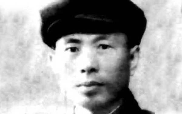 戴季英的人物信息