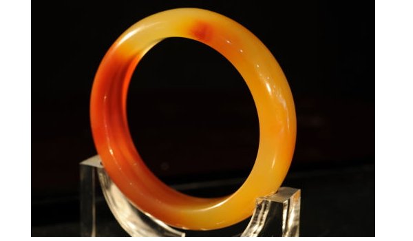 佩戴黄龙玉有啥好处，说个大概就行