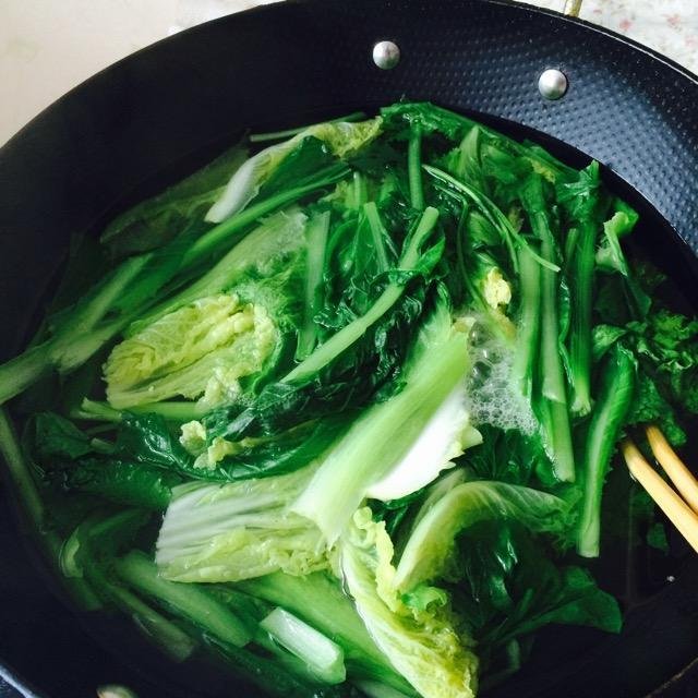 刚生完小孩出来第一天吃什么食物最好