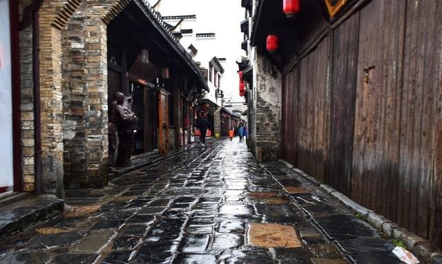 中国的四大古镇都是哪几个？都各有什么特点呢？