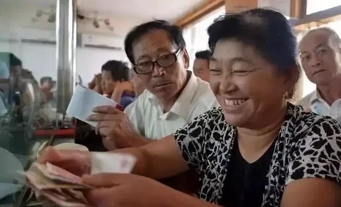 农业税是哪一年取消的? 农民粮食直补是从哪一年开始发放的?