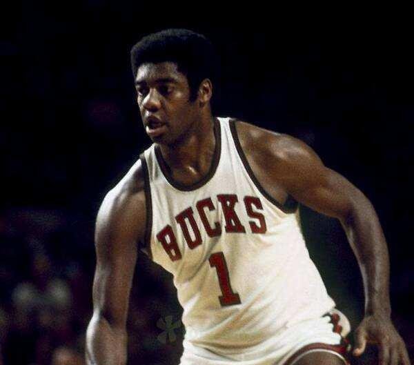 NBA历史最佳阵容是什么组合？