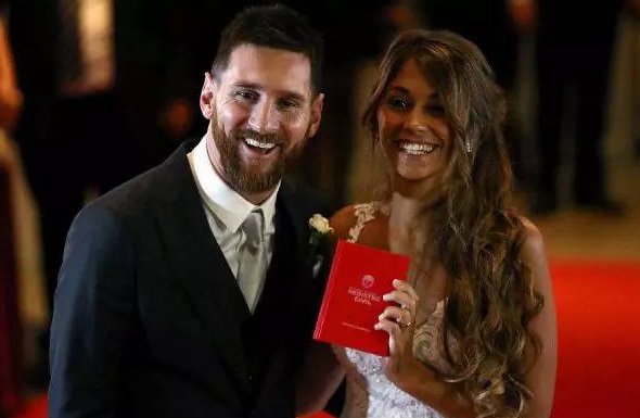 梅西今日迎娶安东内拉晒结婚证撒狗粮？