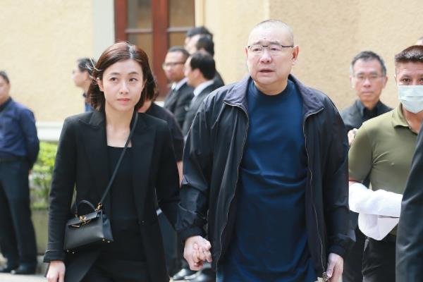 吕丽君夺位失败，拿到20亿分手费，她是如何一步一步输给甘比的？