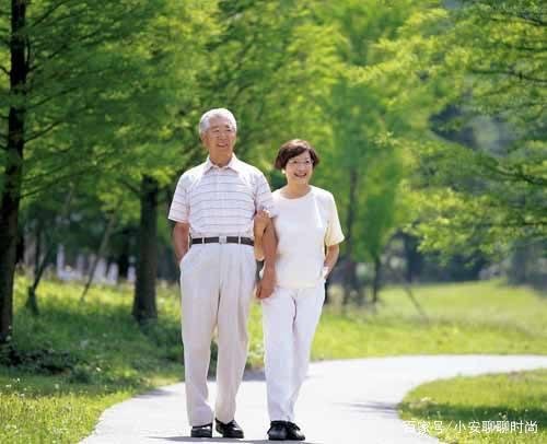 当街暴打小三并八光衣服！结果怎样了呢？