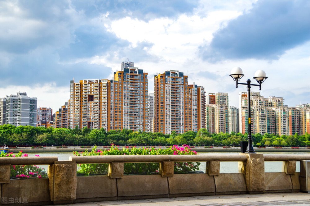 2021年成都学区房均价3-4万，你觉得值得买吗？