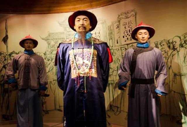 清朝末期曾国藩官至两江总督，跟现在相比相当于现在的什么职位呢？