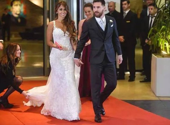 梅西今日迎娶安东内拉晒结婚证撒狗粮？