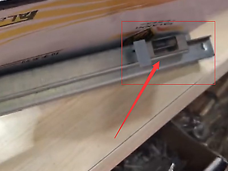 托底式轨道抽屉如何取出来