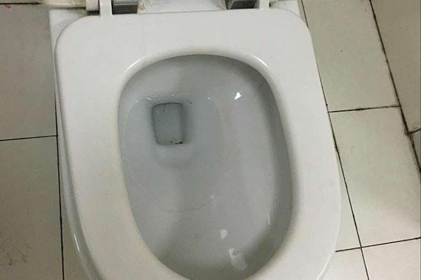 直冲式马桶和虹吸式马桶有何差异？怎么区分两者？