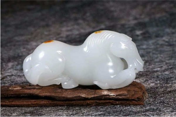 和田玉、俄罗斯玉、青海玉的区别