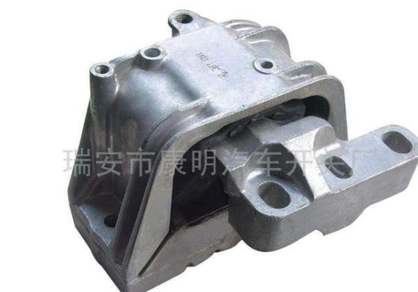 发动机抖动是什么原因造成的？