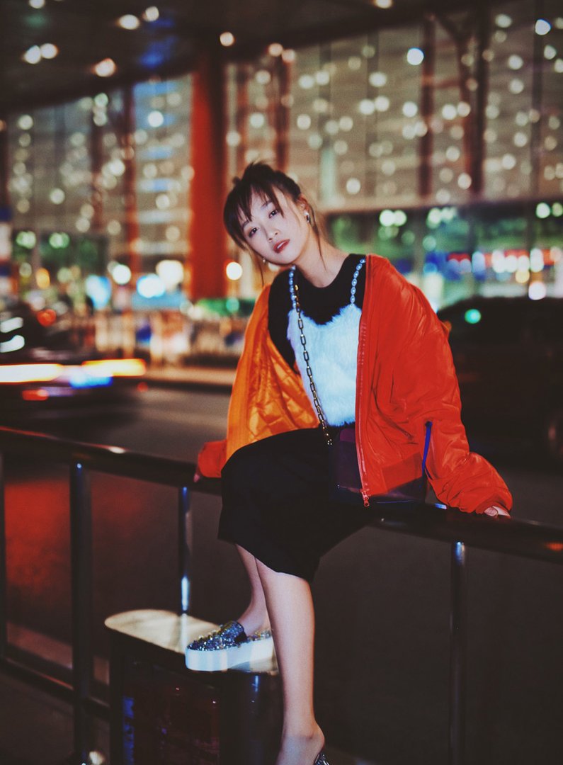蓝盈莹为什么被人扔鸡蛋？