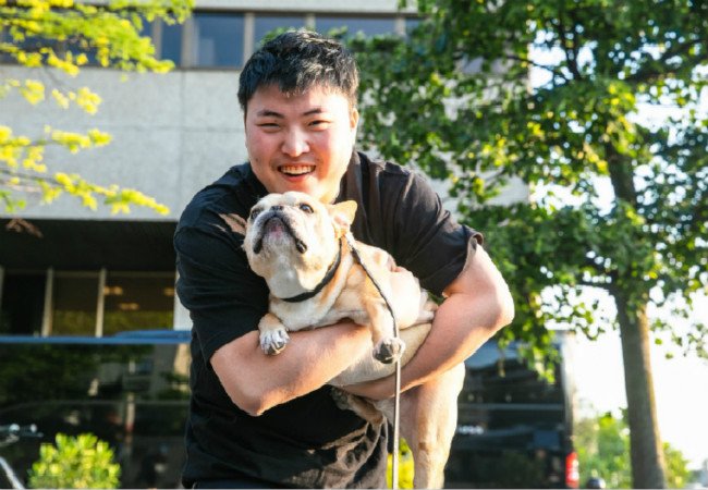 奥咪咪前男友被曝光颜值远高于uzi，你感觉奥咪咪看上了uzi哪一点？